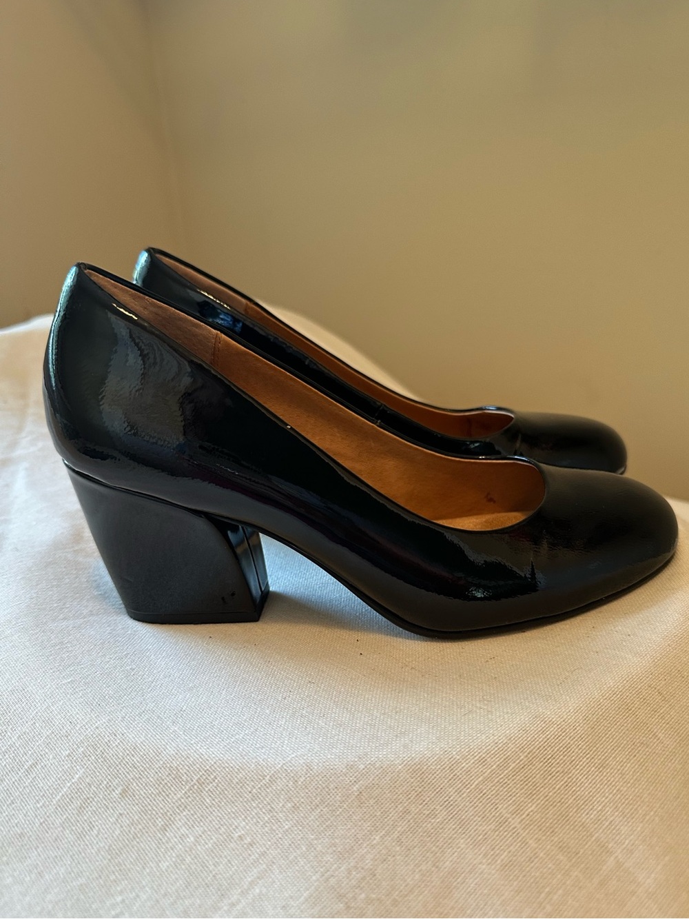 Sofft Chunky Black Patent Leather Block Heel Pump 7.5 Dark Academia Office Siren